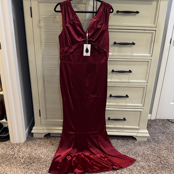 MUXXN Dresses & Skirts - NWT mermaid satin dress